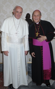 El Papa Francisco recibe a Mons. Javier Echevarría